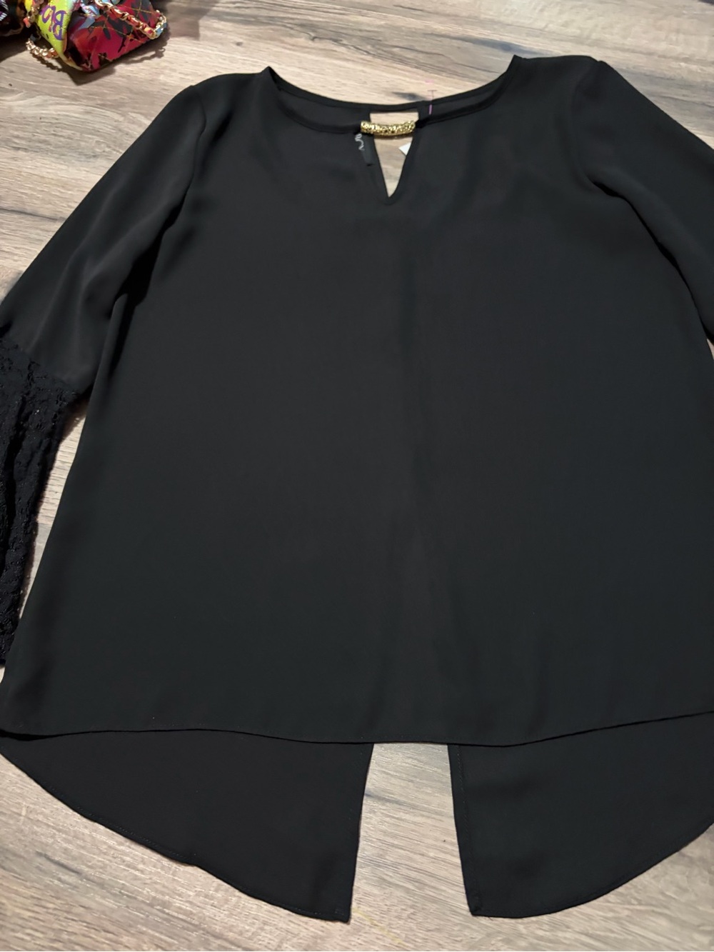 BCX Black Long-Sleeve lace cuff Split-Hem Blouse -XS